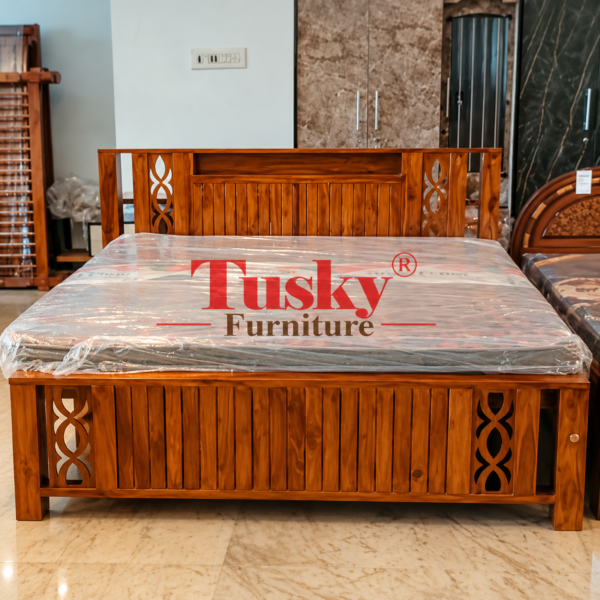Tusky Furniture Wooden Bed Showroom Display